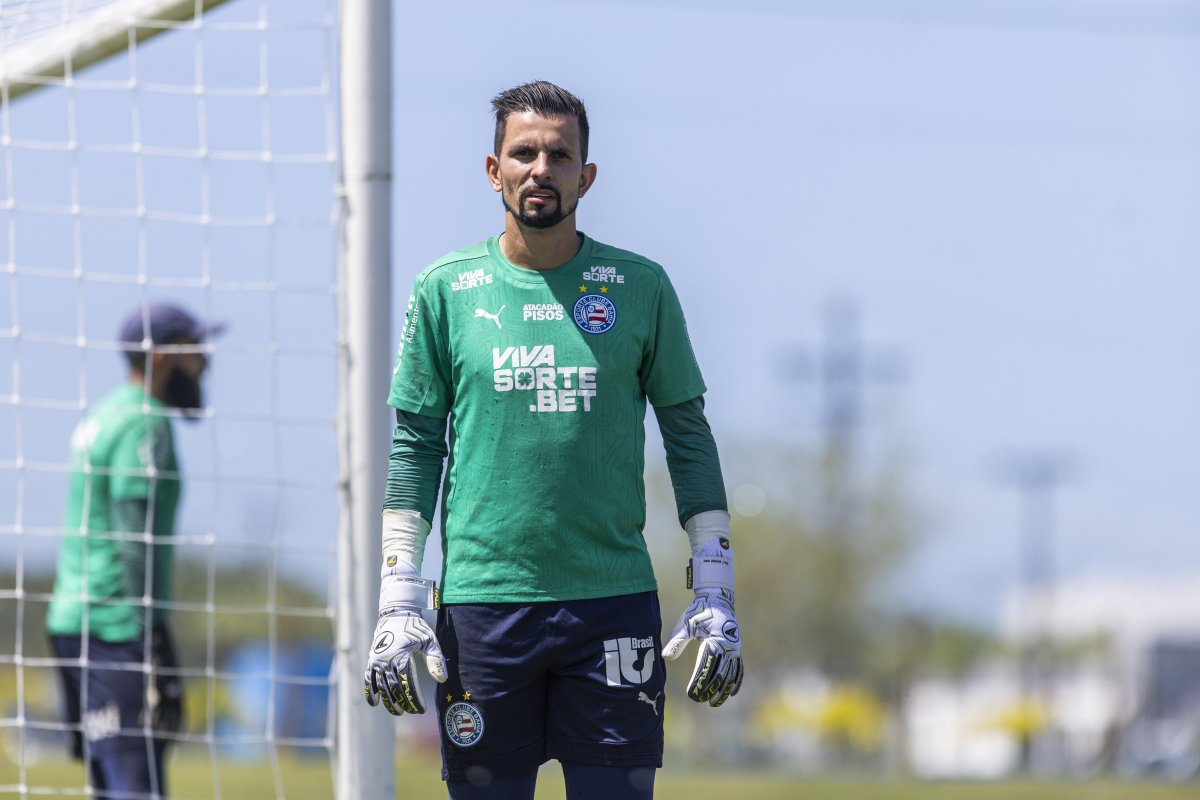 Bahia negocia saída do goleiro Marcos Felipe