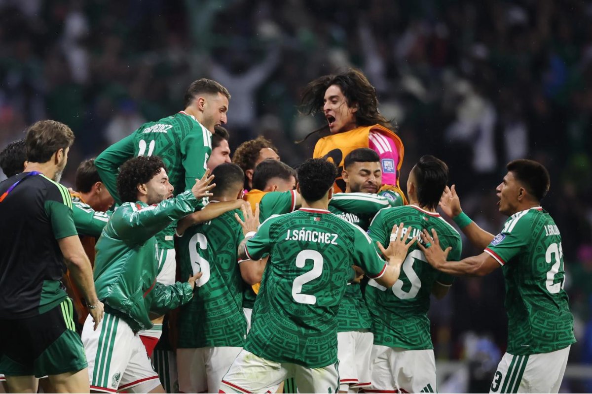 México bate Equador e avança às oitavas de final da Copa