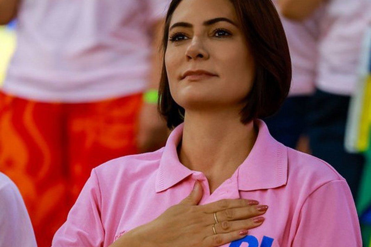 Reconciliação de Michelle com Flávio Bolsonaro é zero, diz interlocutores a jornal 