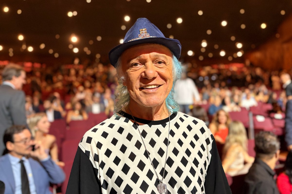 Vídeo: "Aqui começou a minha vida profissional", relembra Armandinho durante reinauguração do Teatro Castro Alves