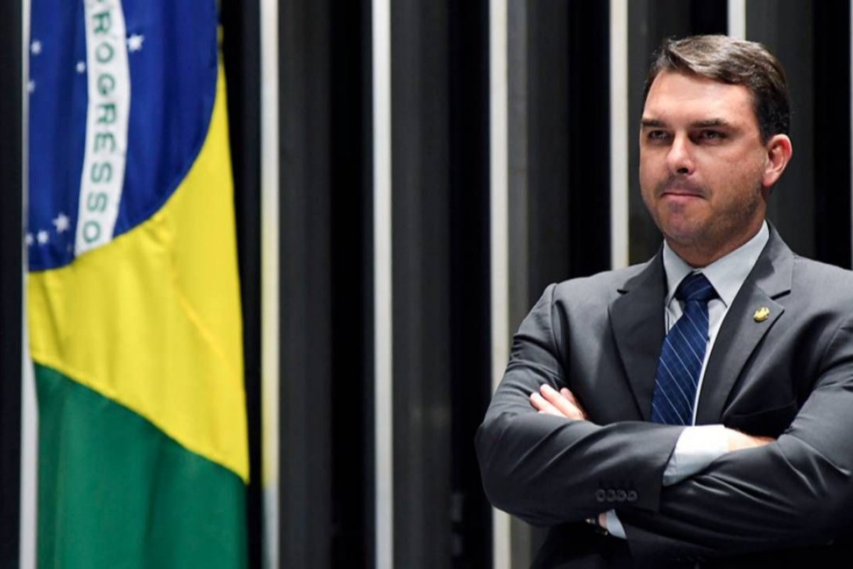 Flávio Bolsonaro antecipa viagem aos EUA após enviar carta que oferece vantagens comerciais aos americanos