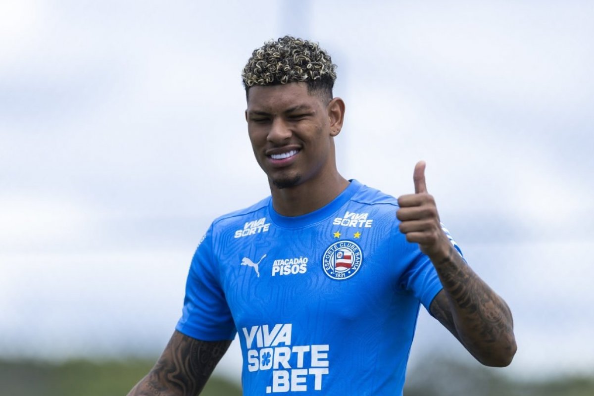 Bahia renova contrato do zagueiro Marcos Victor