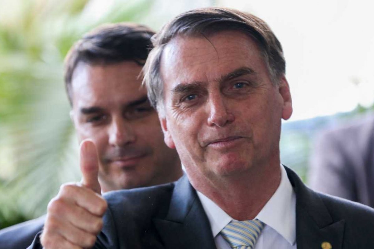 Alexandre de Moraes mantém prisão domiciliar de Jair Bolsonaro