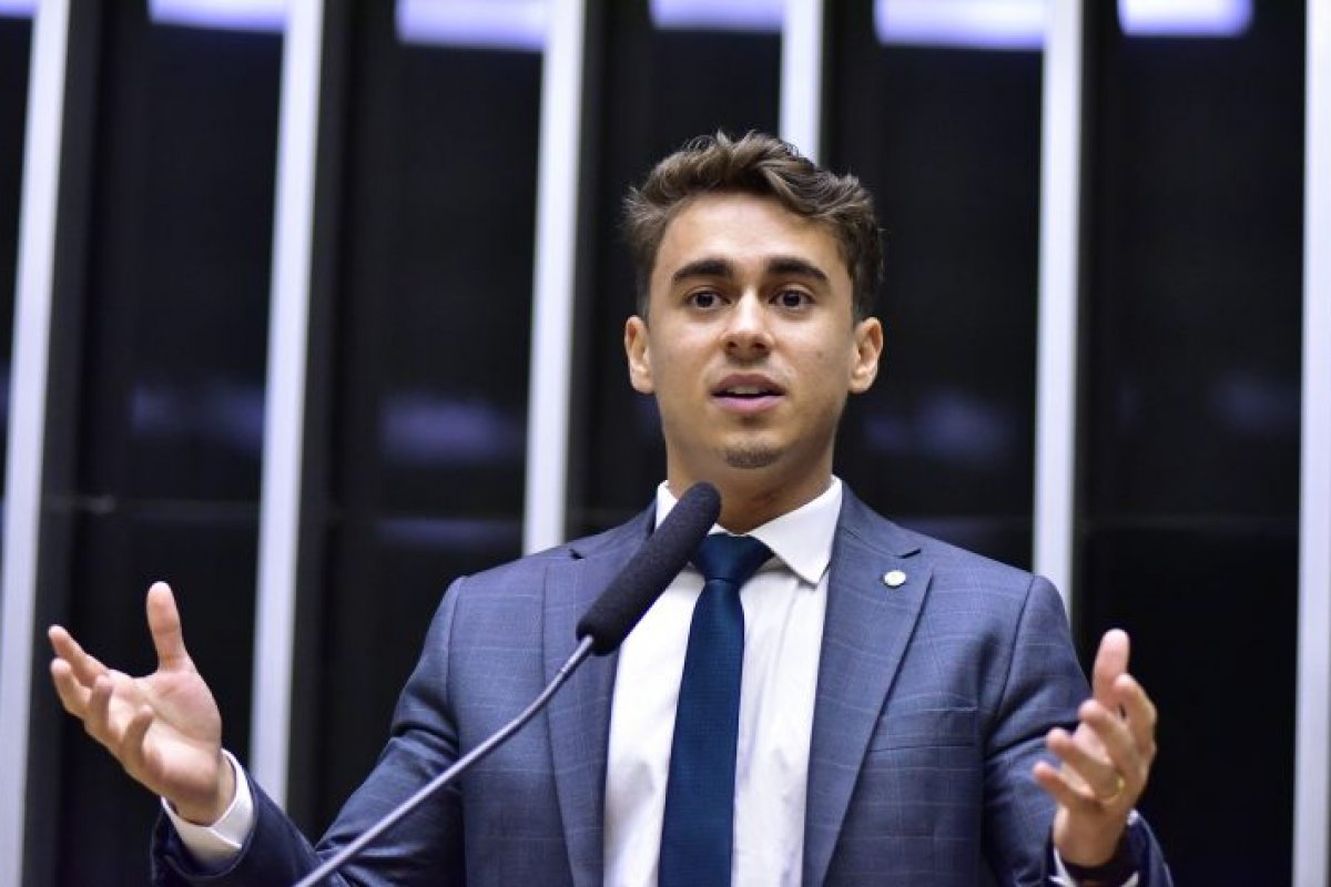 Nikolas Ferreira diz que pode conciliar crise entre Flávio e Michelle
