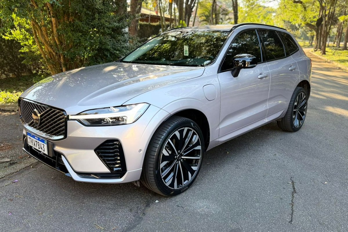 Farol da Bahia testa o Volvo XC60 que recebe atualizações 