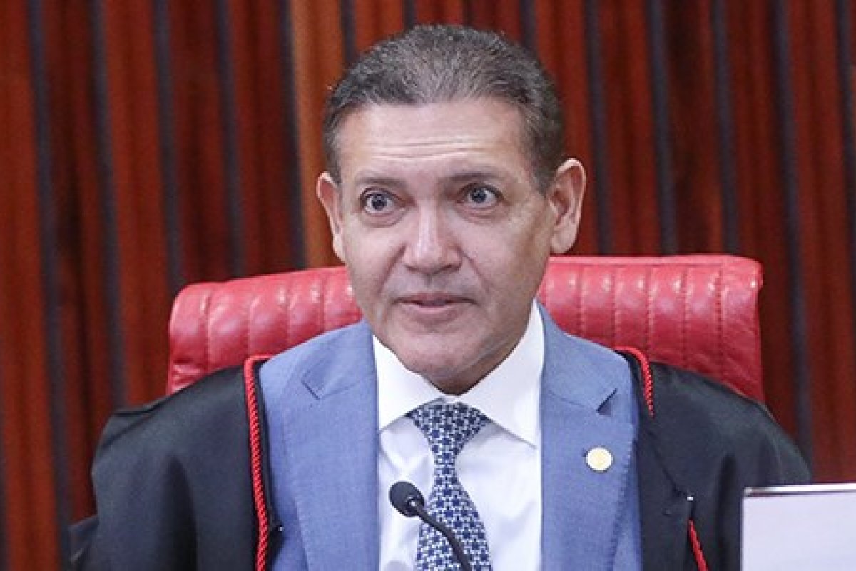 Nunes Marques nomeia esposa do advogado de Claudio Castro para cargo na Escola Judiciária Eleitoral do TSE