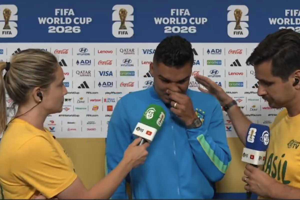 Casemiro chora após pergunta de Fernanda Gentil sobre crianças que sonham com a Copa; assista