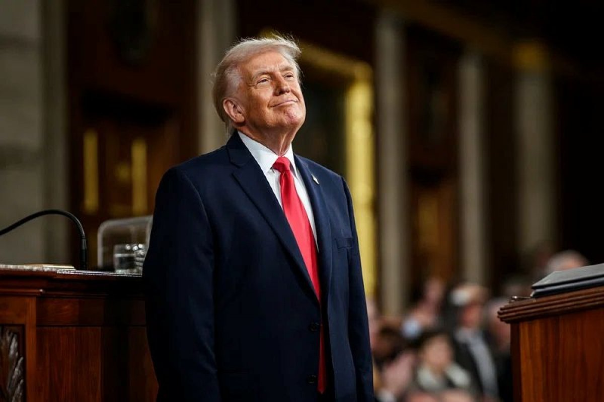 Vídeo: Trump afirma que pediu para FIFA revisar cartão vermelho contra artilheiro dos EUA e critica árbitro brasileiro