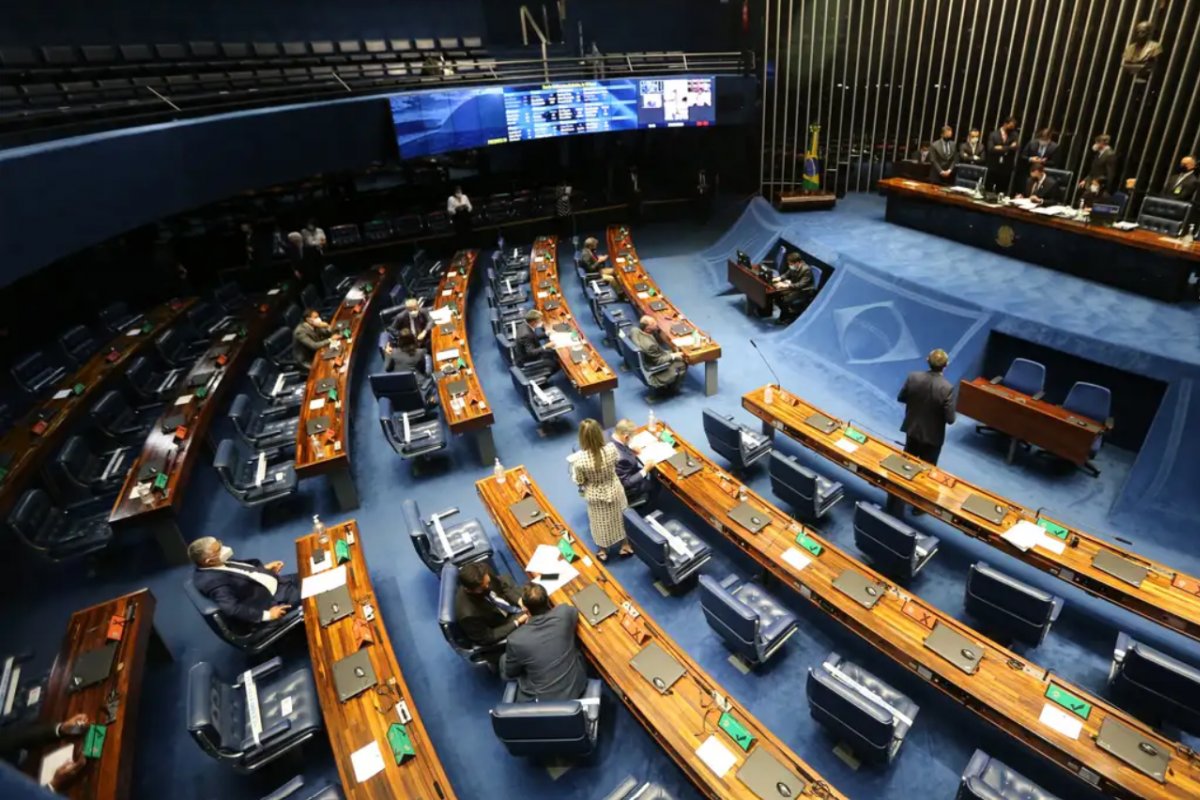 PEC da aposentadoria especial para agentes de saúde avança no Senado