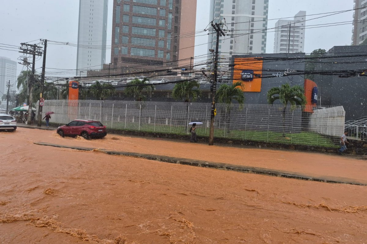 Inmet emite alerta amarelo de chuvas para Salvador e outros municípios; veja quais