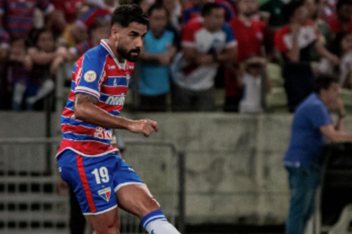 Vitória acerta contratação do zagueiro Emanuel Brítez para o restante da temporada