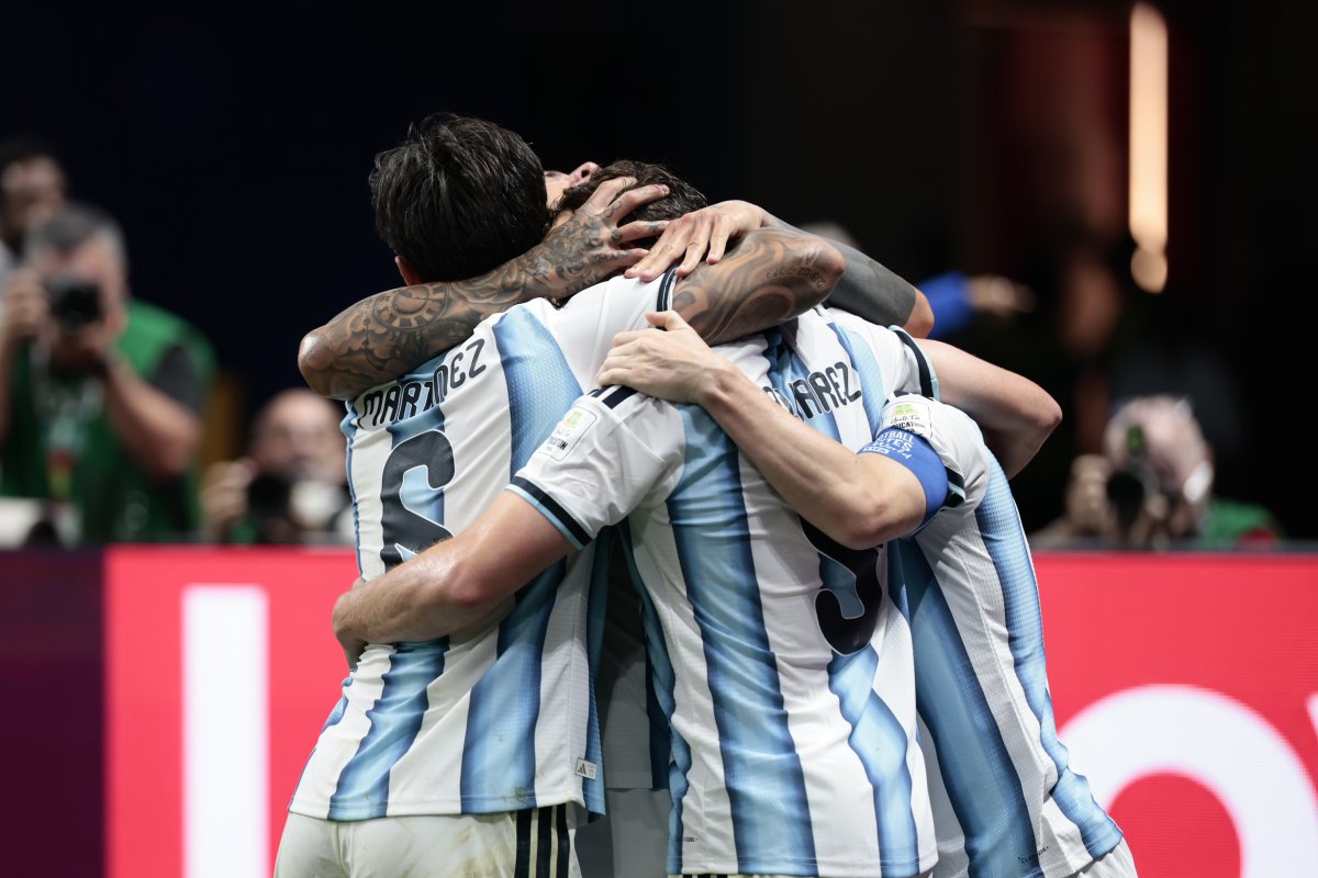 Em roteiro heroico, Messi amplia recorde, e Argentina vira sobre o Egito para chegar às quartas da Copa