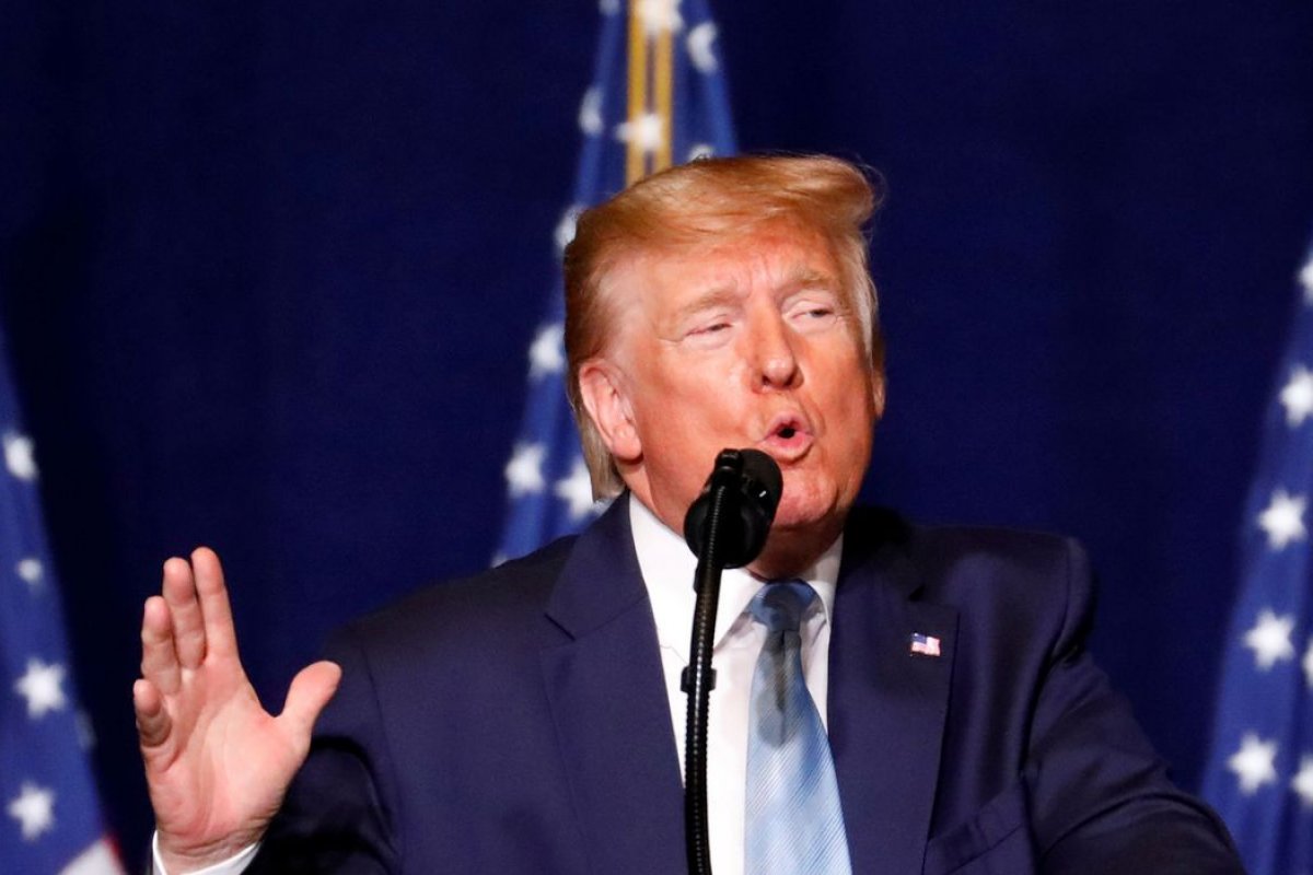 Trump pede aos norte-americanos que evitem atividades sociais 