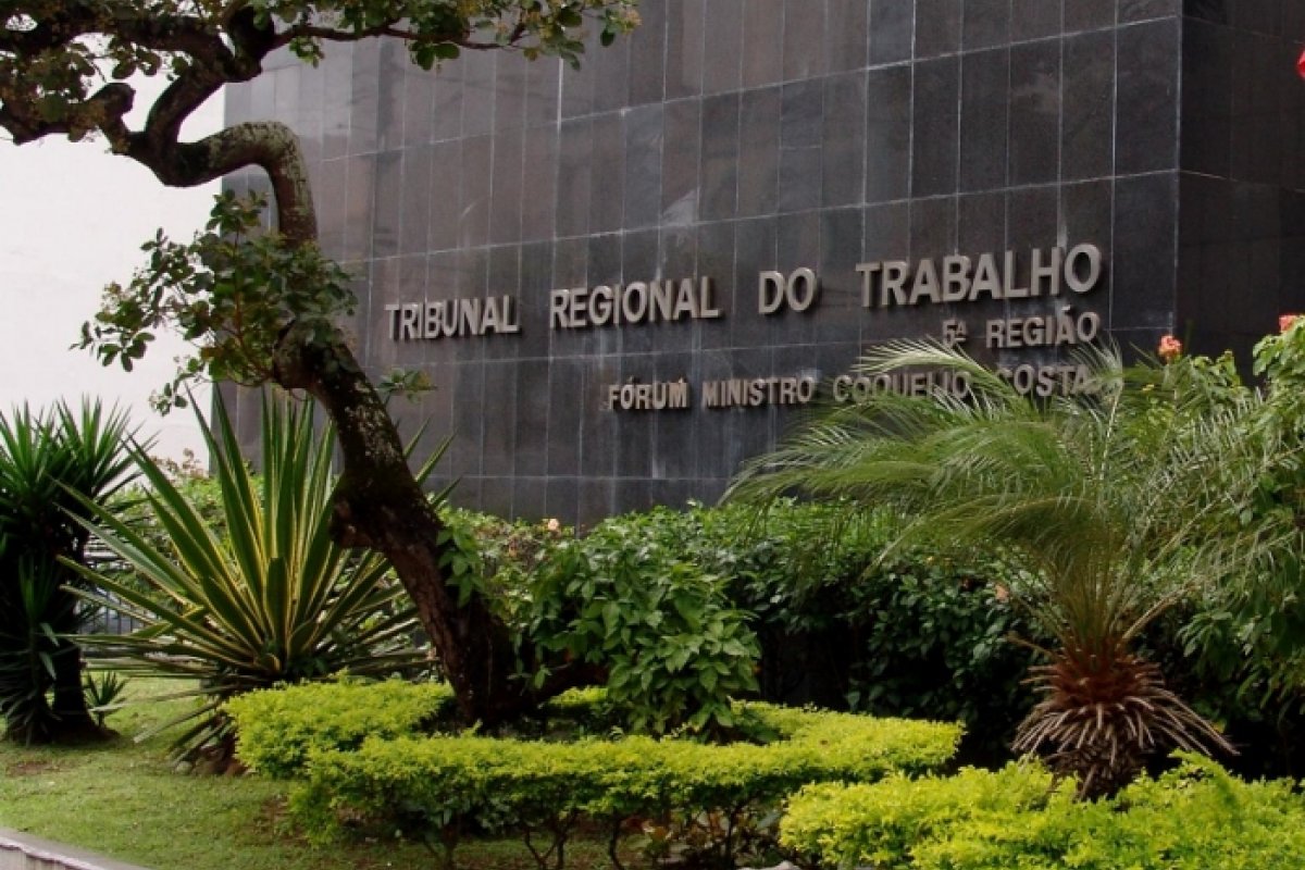 Advogado é condenado após inserir comando oculto para influenciar IA em recurso analisado no TRT-BA