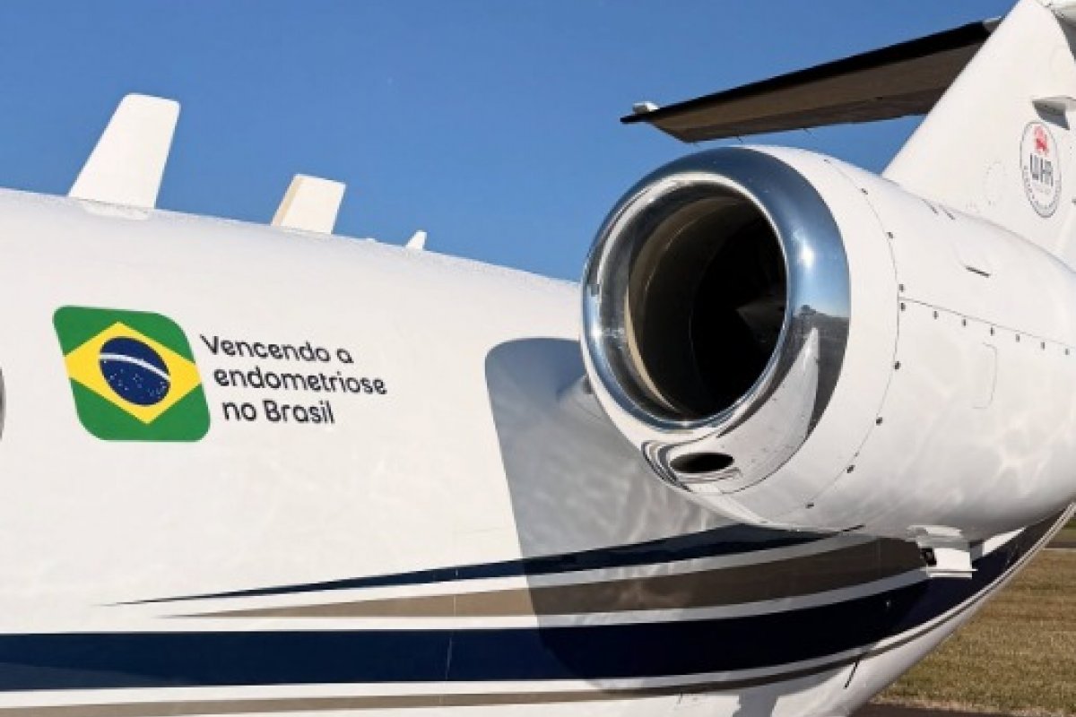 Médico brasileiro cruza o país em avião para levar tratamento e conhecimento sobre endometriose!
