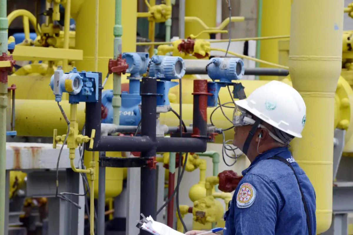 Faturamento industrial e horas trabalhadas ficam estáveis em maio, diz CNI