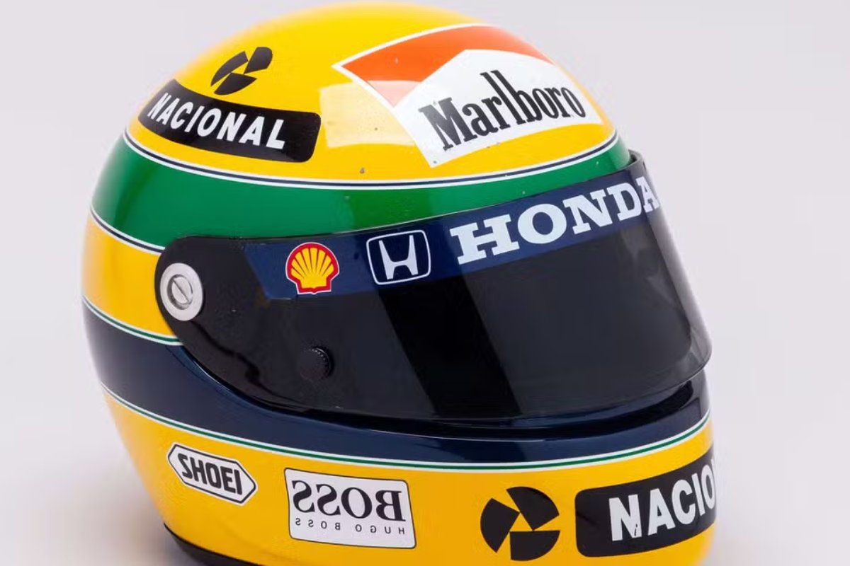 Capacete usado por Ayrton Senna em 1992 é leiloado por R$ 3,46 milhões