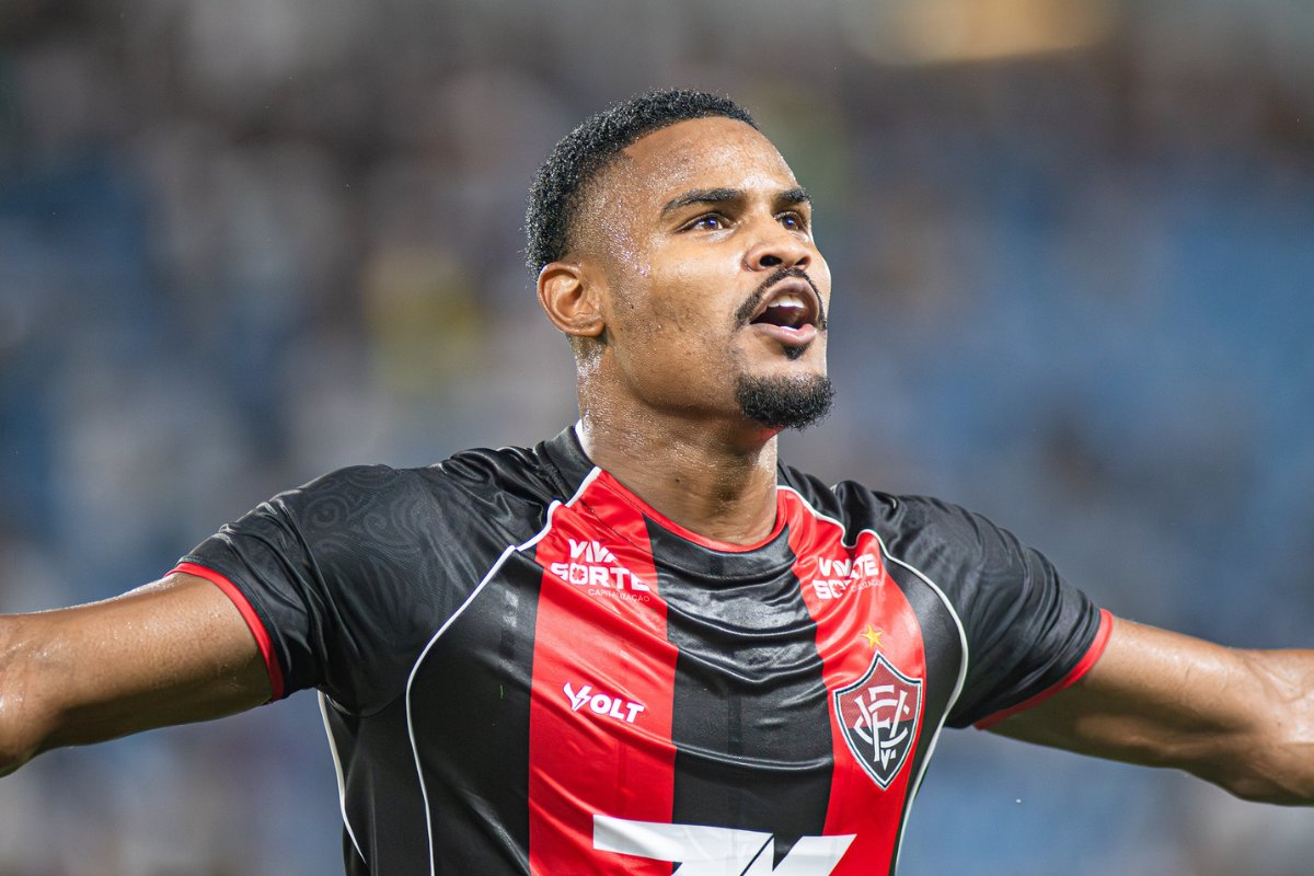Nathan Mendes passa por cirurgia no joelho e inicia recuperação no Vitória