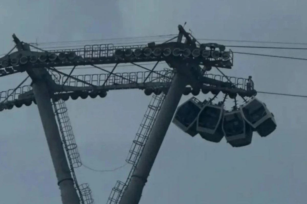 Vídeo: dezesseis pessoas ficam presas em teleférico na Rússia após fortes ventos 