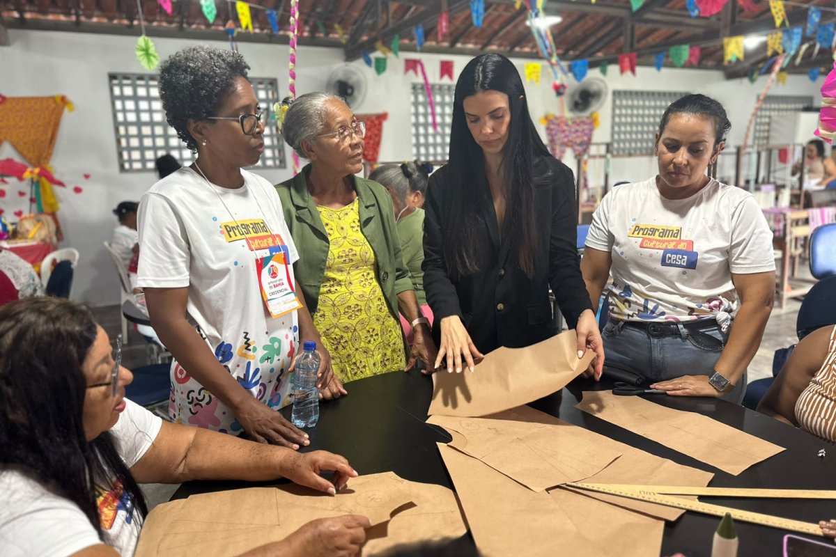 Projeto capacita mães e avós de alunos das Obras Sociais Irmã Dulce e transforma saberes artesanais em nova coleção da estilista baiana Elis Cardim! 
