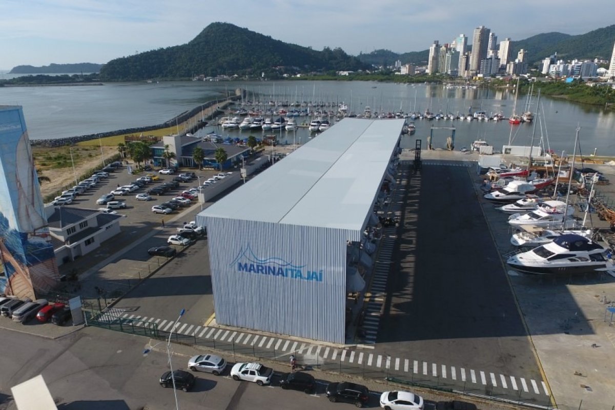 Uma das principais vitrines de barcos no Sul reúne cúpula política em polo náutico que movimenta R$ 1,5 bi ao mês em salários! 