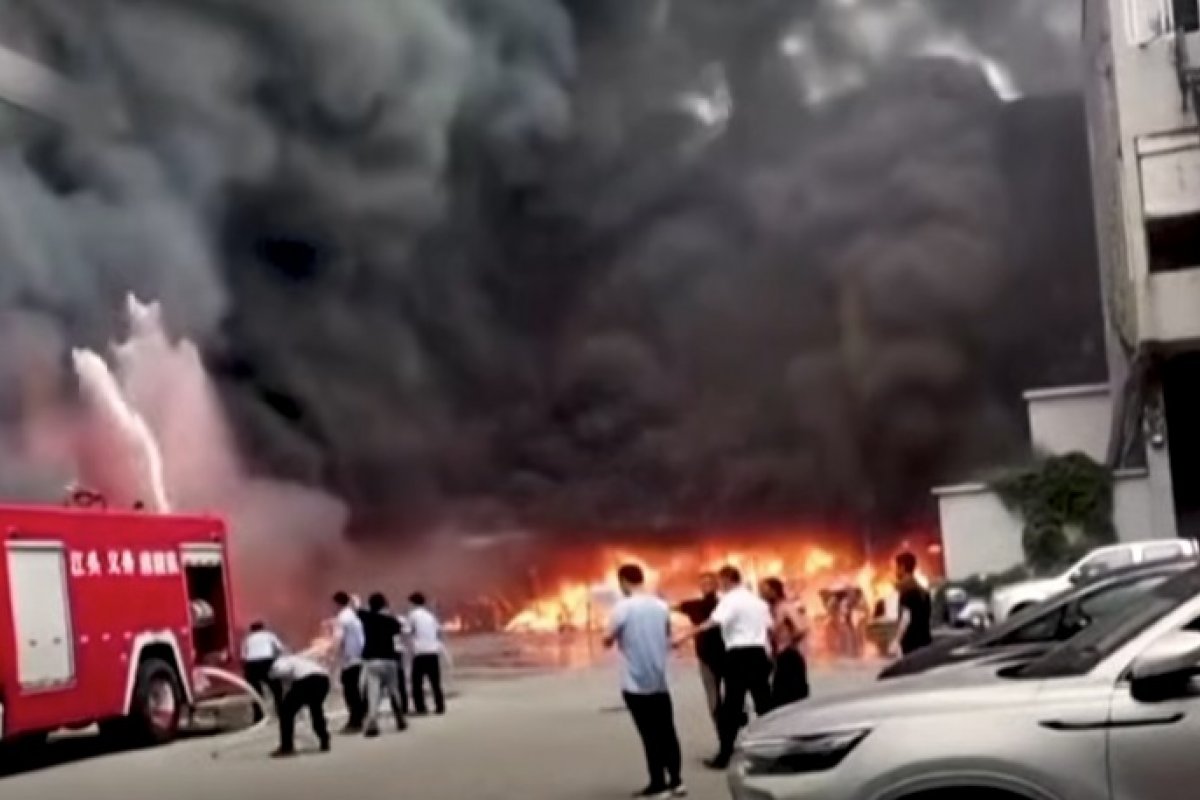Incêndio em fábrica de sapatos deixa 28 mortos na China