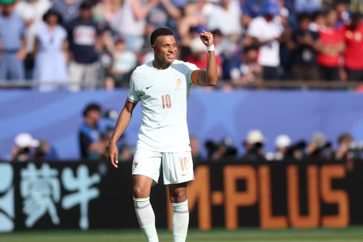 Mbappé assume liderança da artilharia da Copa e leva vantagem sobre Messi