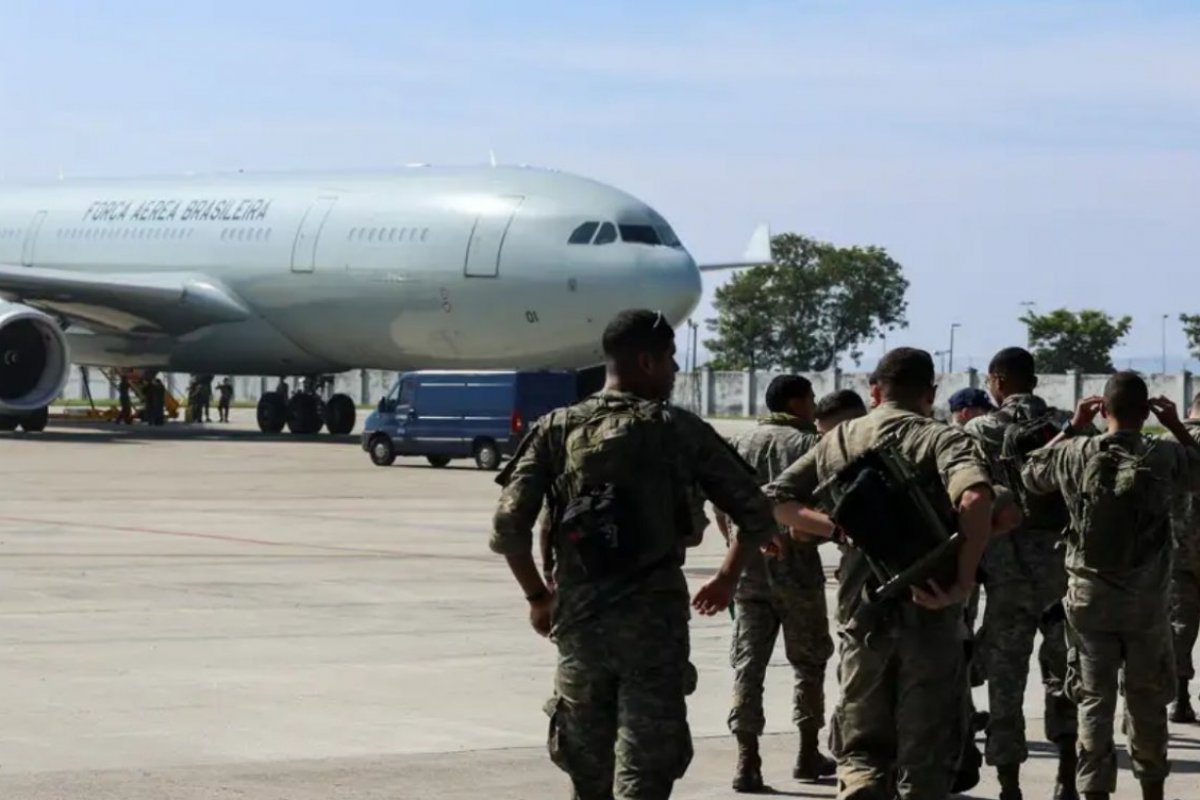 Equipe humanitária volta ao Brasil após missão na Venezuela