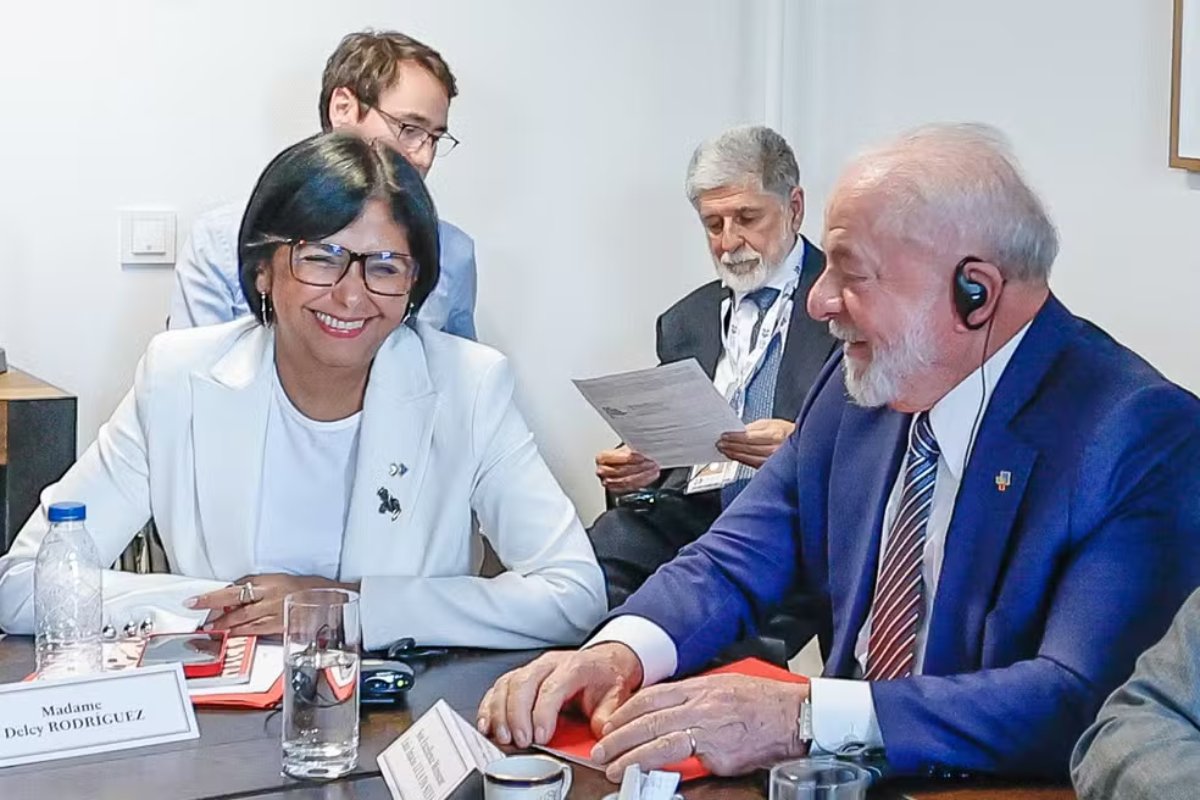 Em ligação com Lula, presidente da Venezuela agradece apoio do Brasil durante terremotos