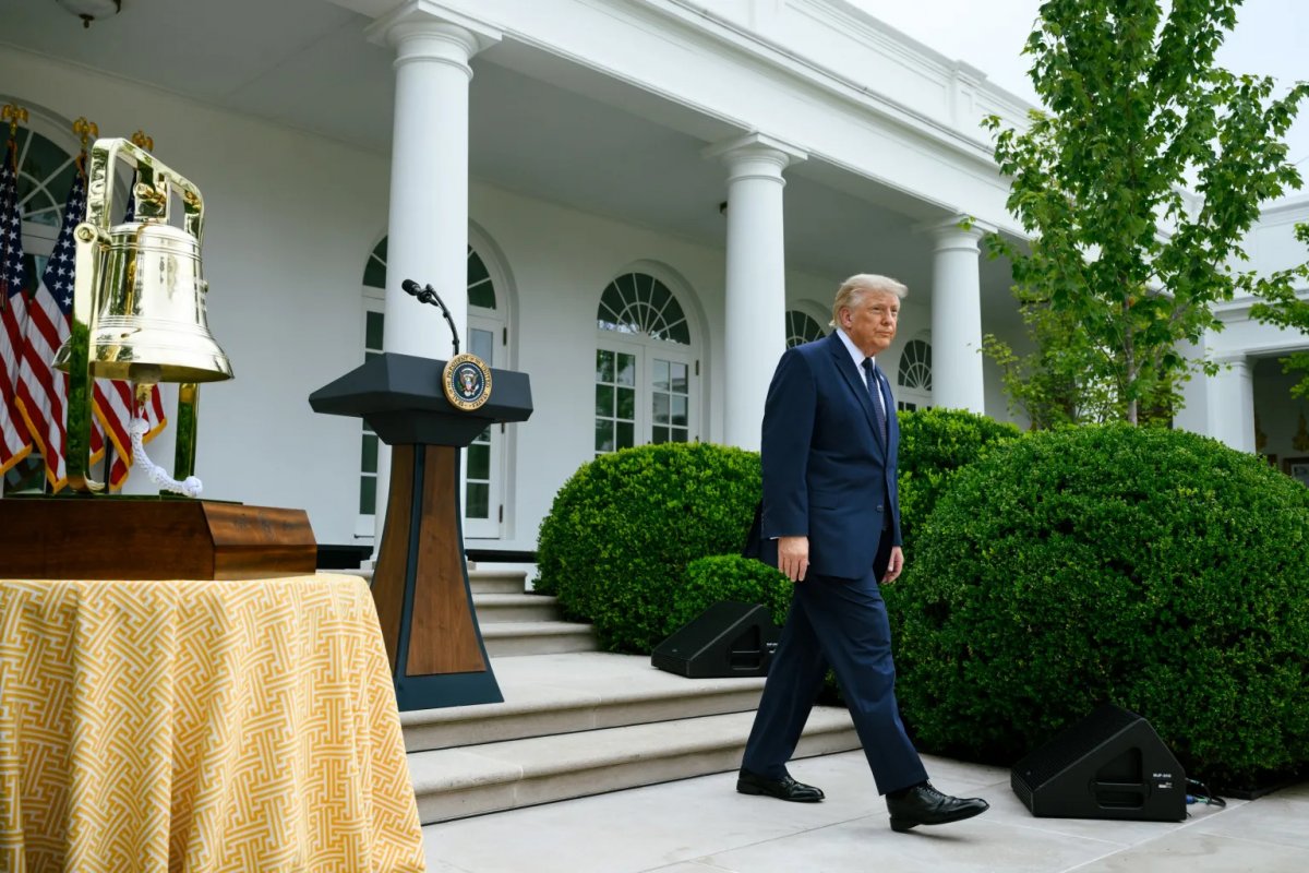 Trump diz que vai 'tomar controle' do Estreito de Ormuz e 'serão pagos por isso'