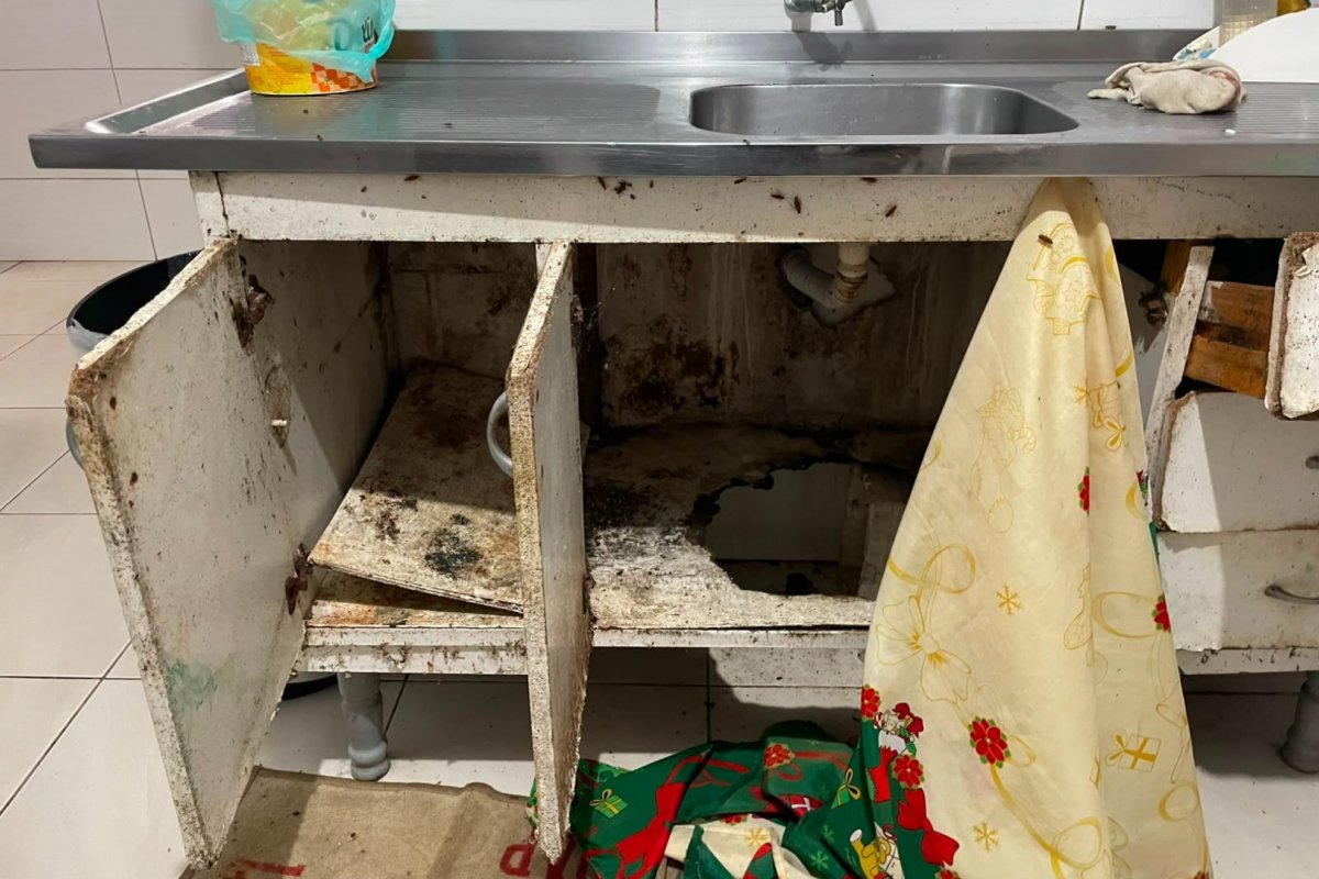 Lar de idosos é fechado em Salvador após serem encontradas baratas, fezes no chão e problemas estruturais