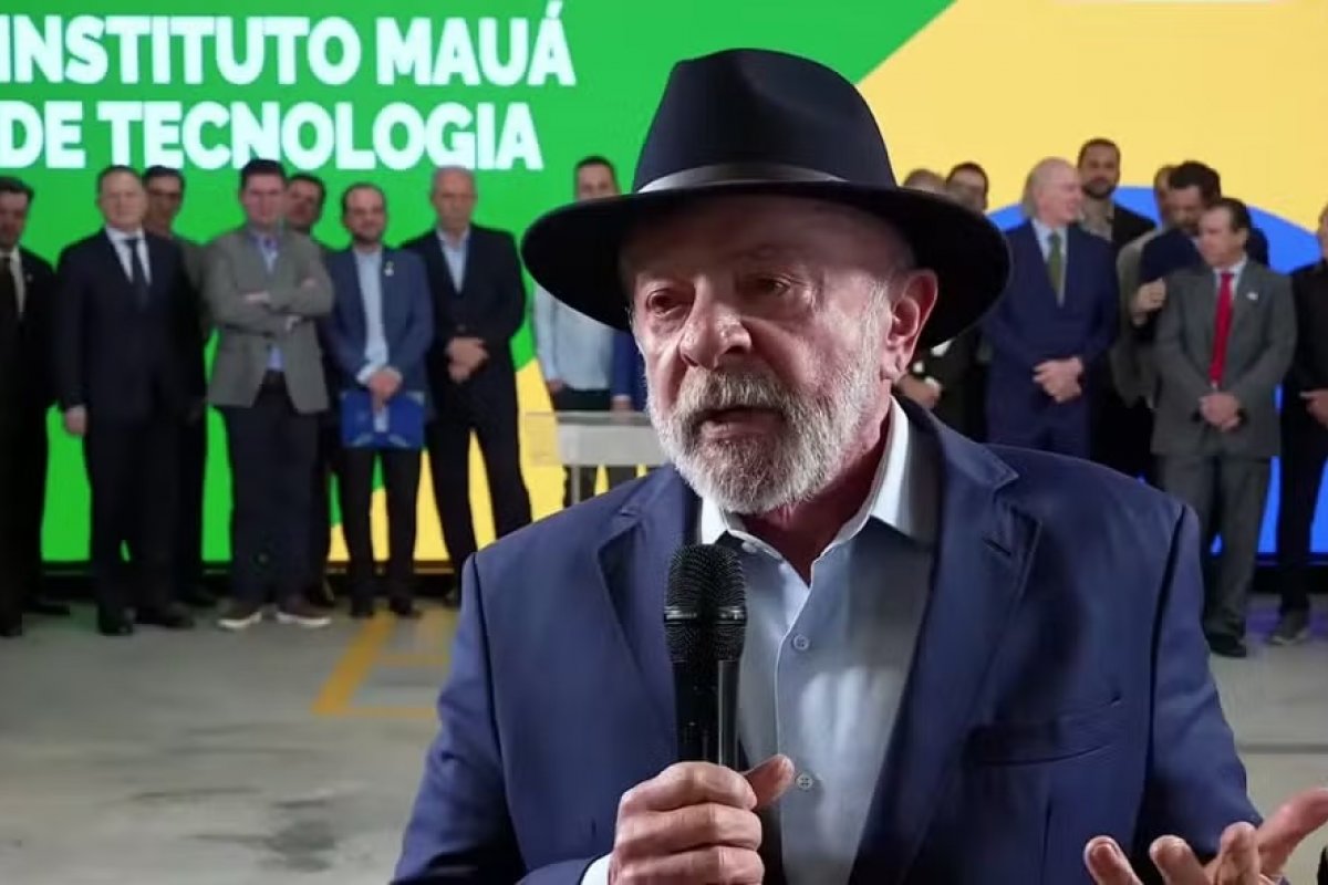 Lula critica que jogadores da Seleção não voltaram para o Brasil após eliminação da Copa: "Que vergonha"
