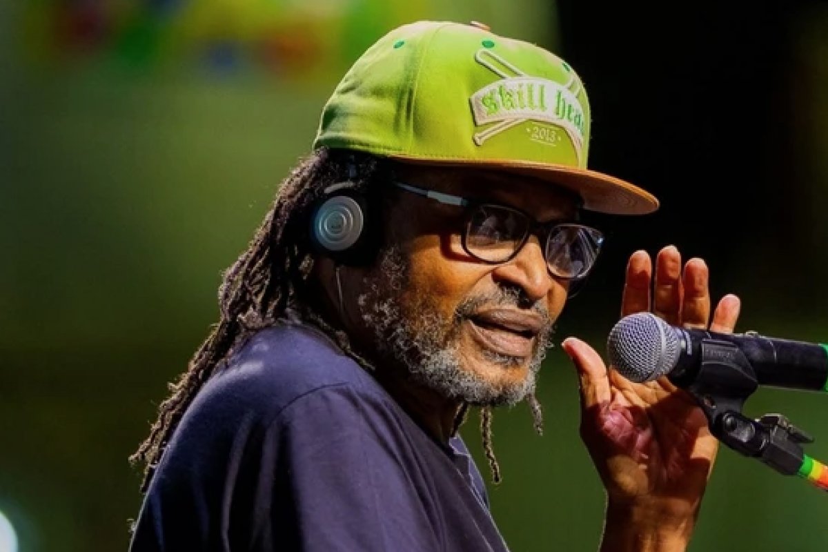 Edson Gomes passa mal, cancela show e é substituído pelo filho no Ceará