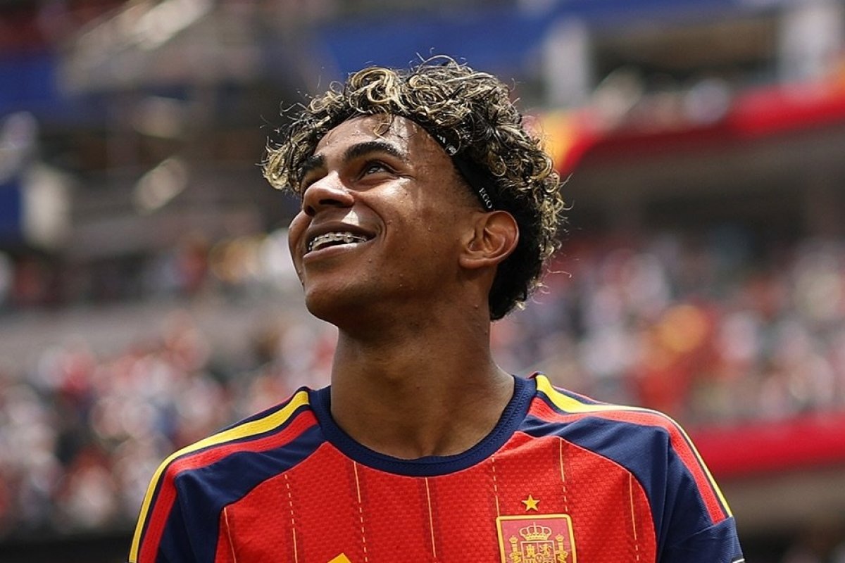 Yamal pode se tornar jogador mais jovem a disputar final de Copa pela Espanha