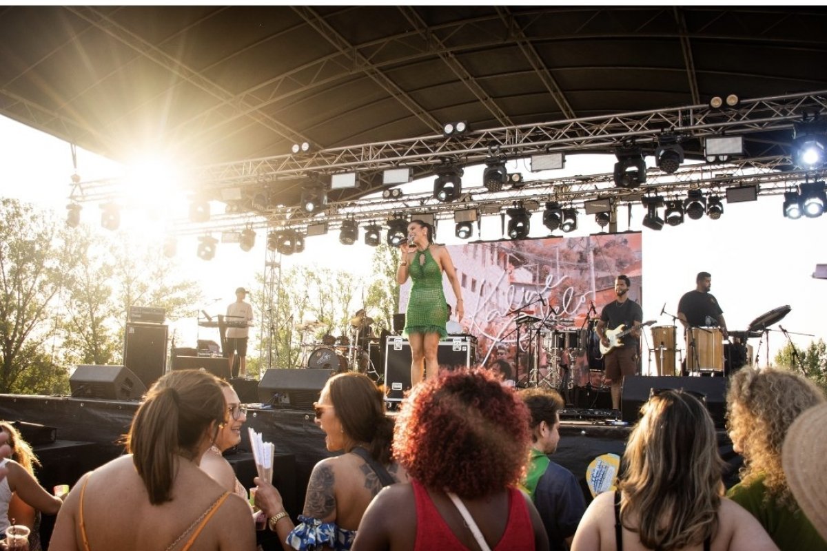 Cantora baiana leva o axé da Bahia para verão europeu!  