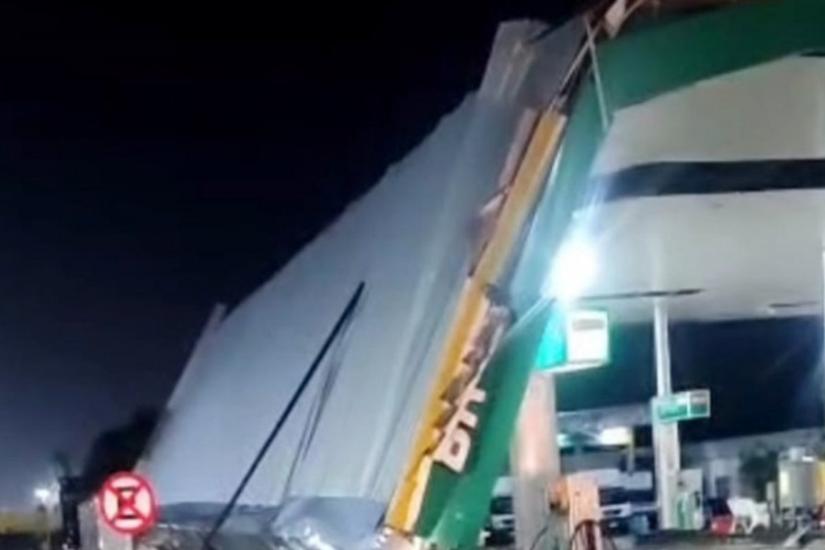 Tempestade provoca destelhamentos e danos a imóveis no sul da Bahia