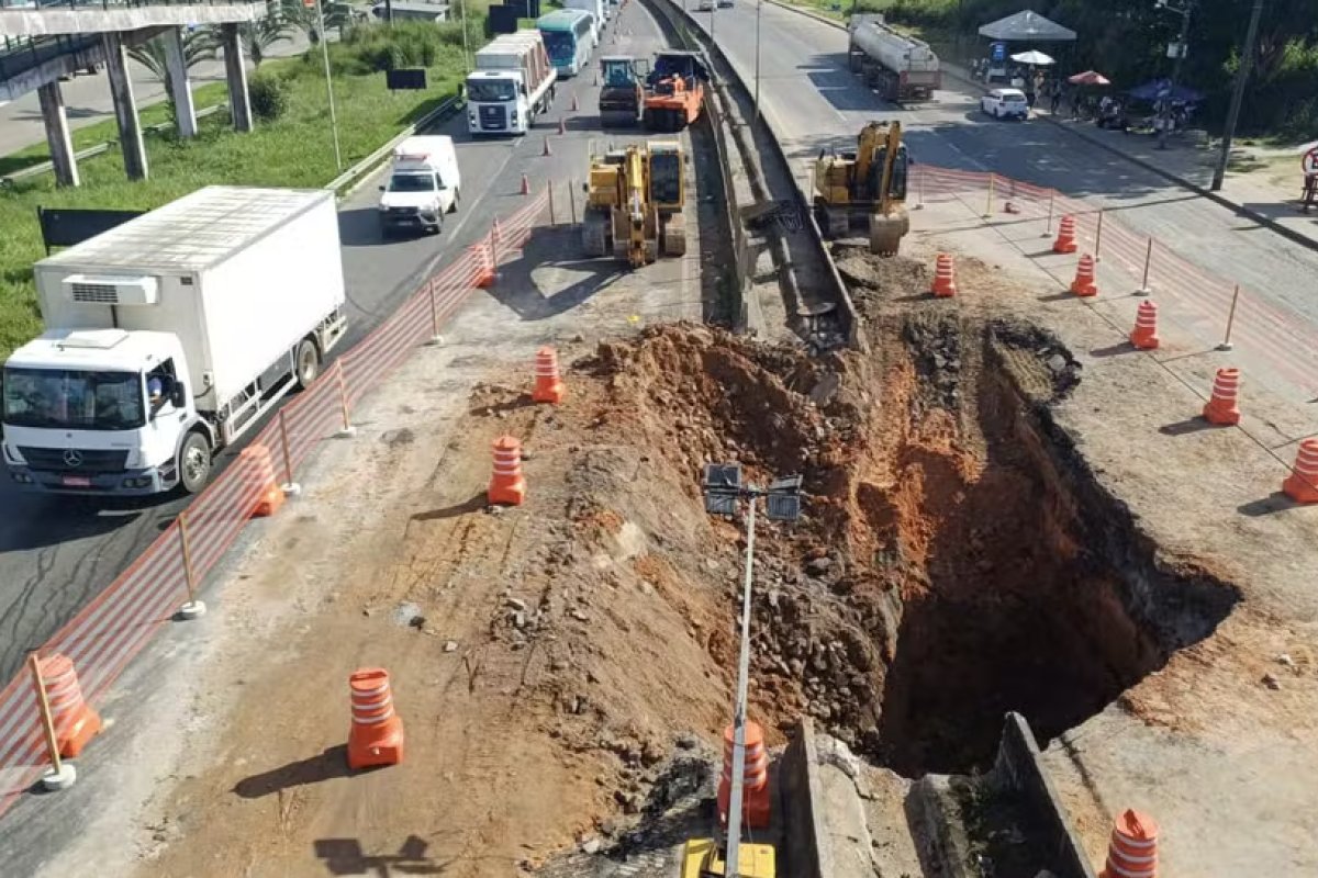 Dnit decreta situação de emergência na BR-324 após cratera em trecho de Simões Filho