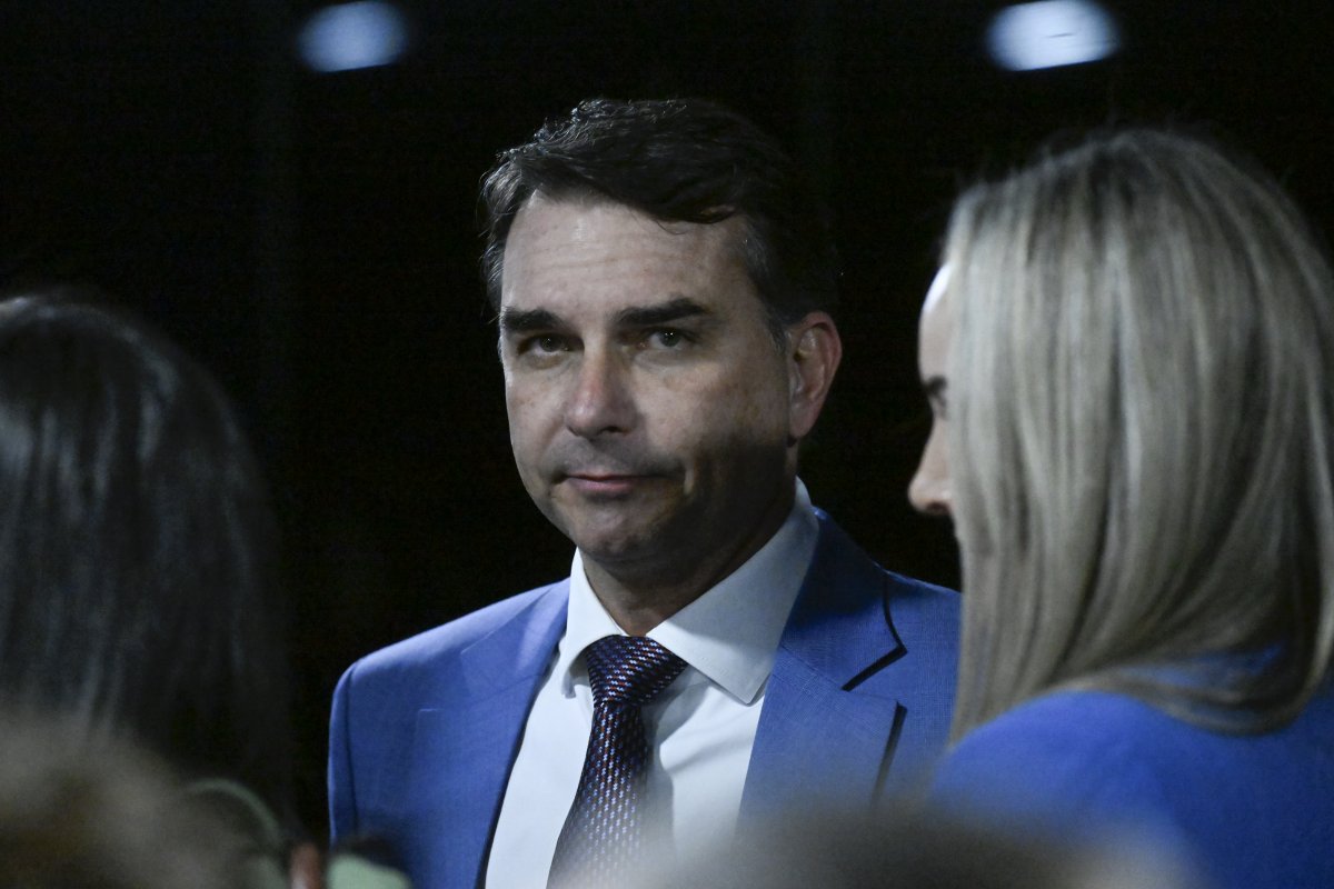 Vídeo: Ex-aliado de Bolsonaro diz que patrimônio de Flávio chega a R$600 milhões 