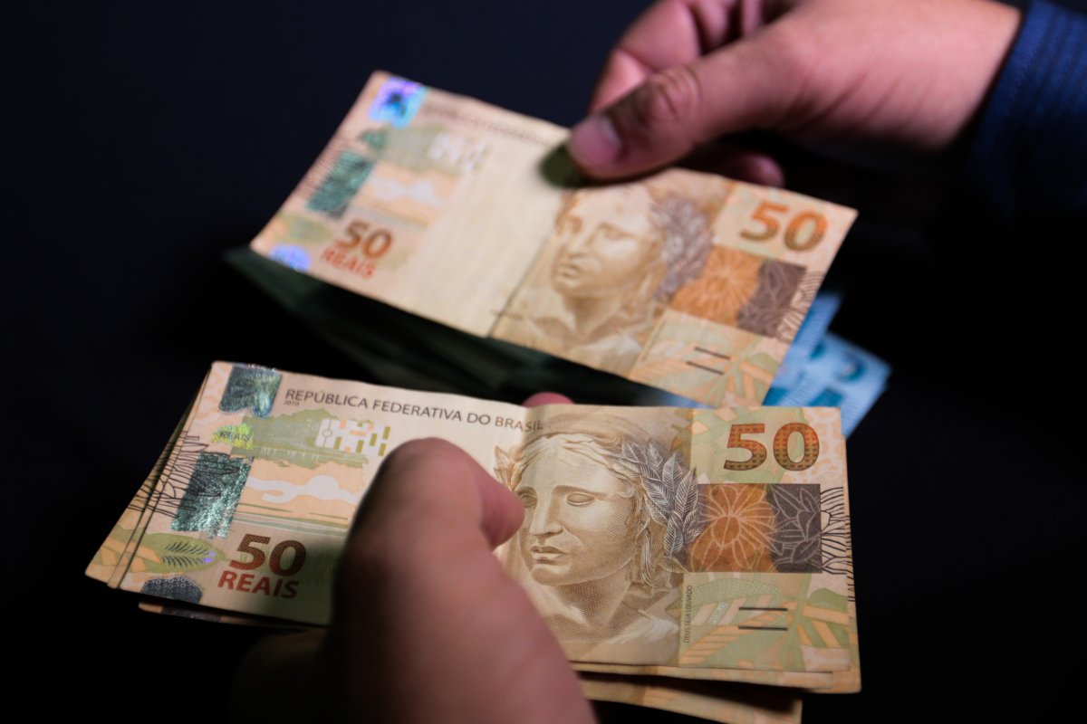 Parcela de brasileiros que vê piora na economia cai de 48% para 43%, aponta Quaest