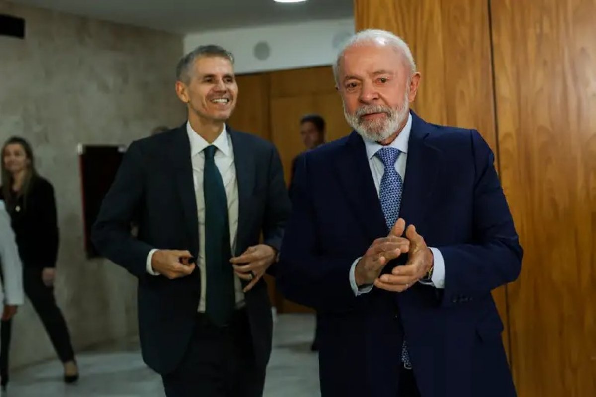Após especulações, Lula mantém Sidônio no governo e define marqueteiro da campanha