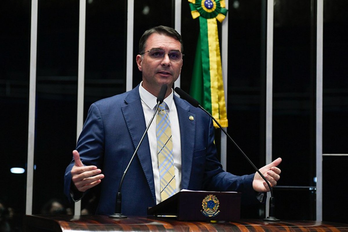 Quaest: maioria atribui a Flávio novo tarifaço dos EUA contra o Brasil