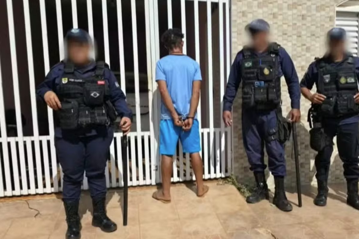 Homem é preso em flagrante após tentar furtar vaso sanitário e carrinho de mão em delegacia na Bahia 