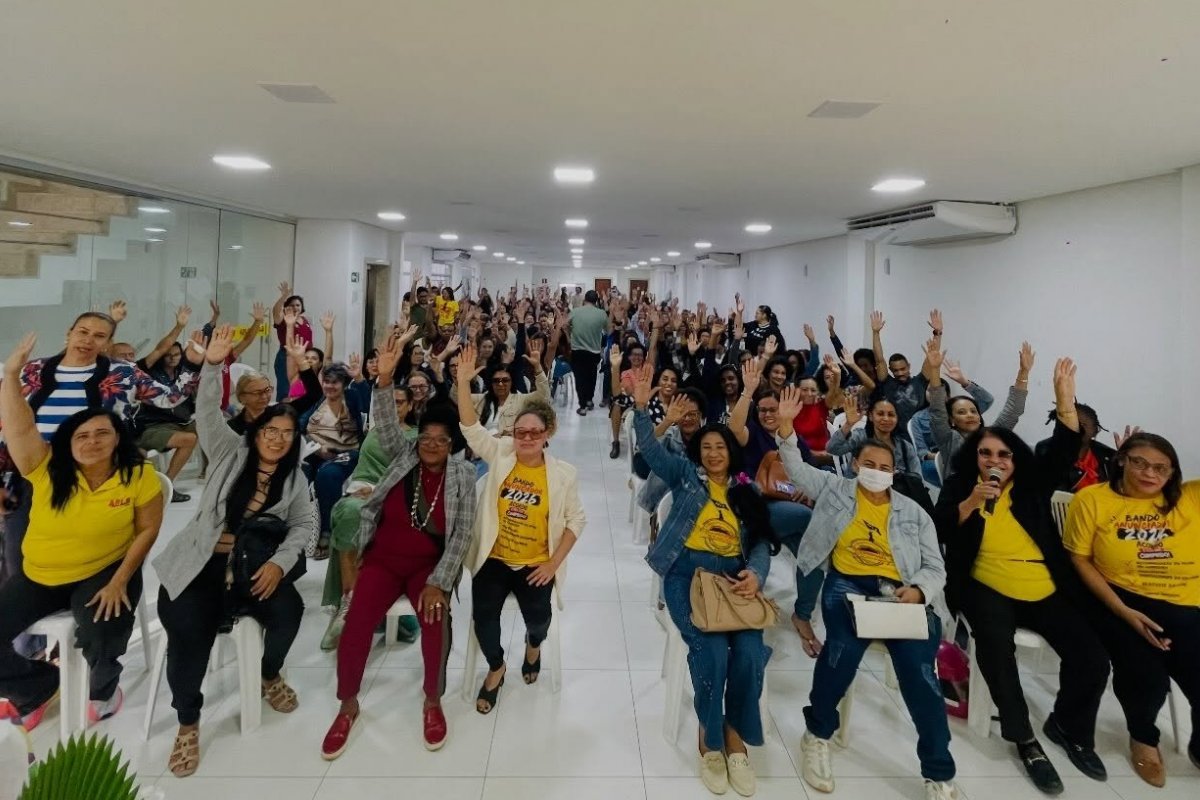 Profissionais da Educação de Feira de Santana aprovam paralisação na próxima segunda-feira (20)