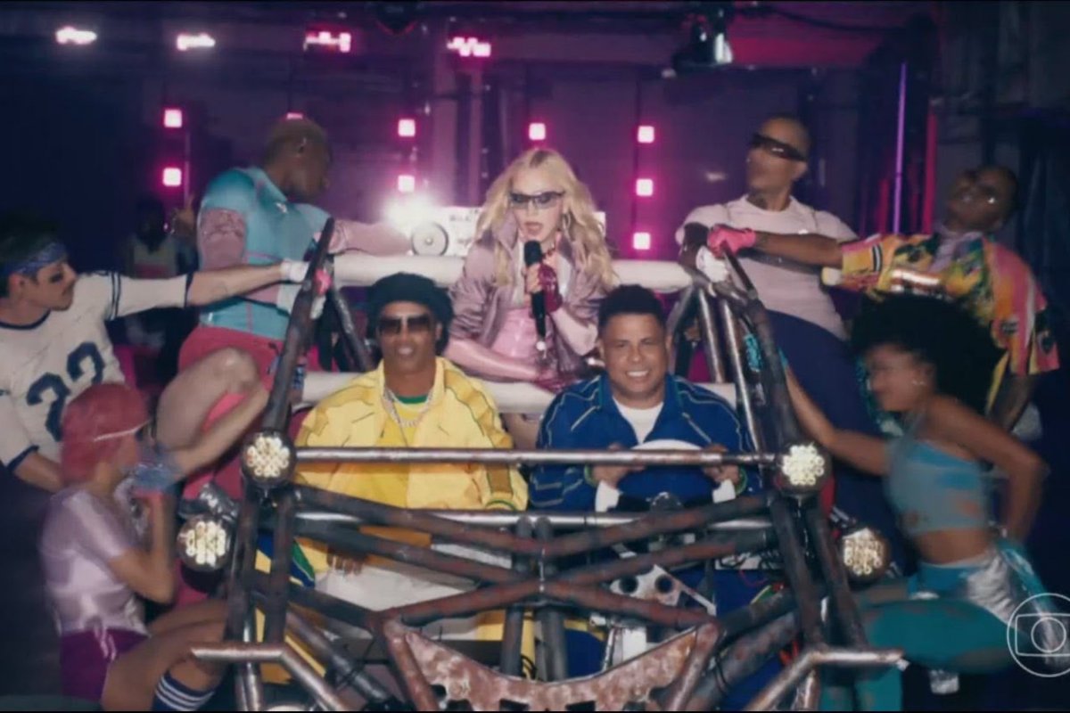 Madonna abre show do intervalo da final da Copa ao lado de Ronaldo e Ronaldinho