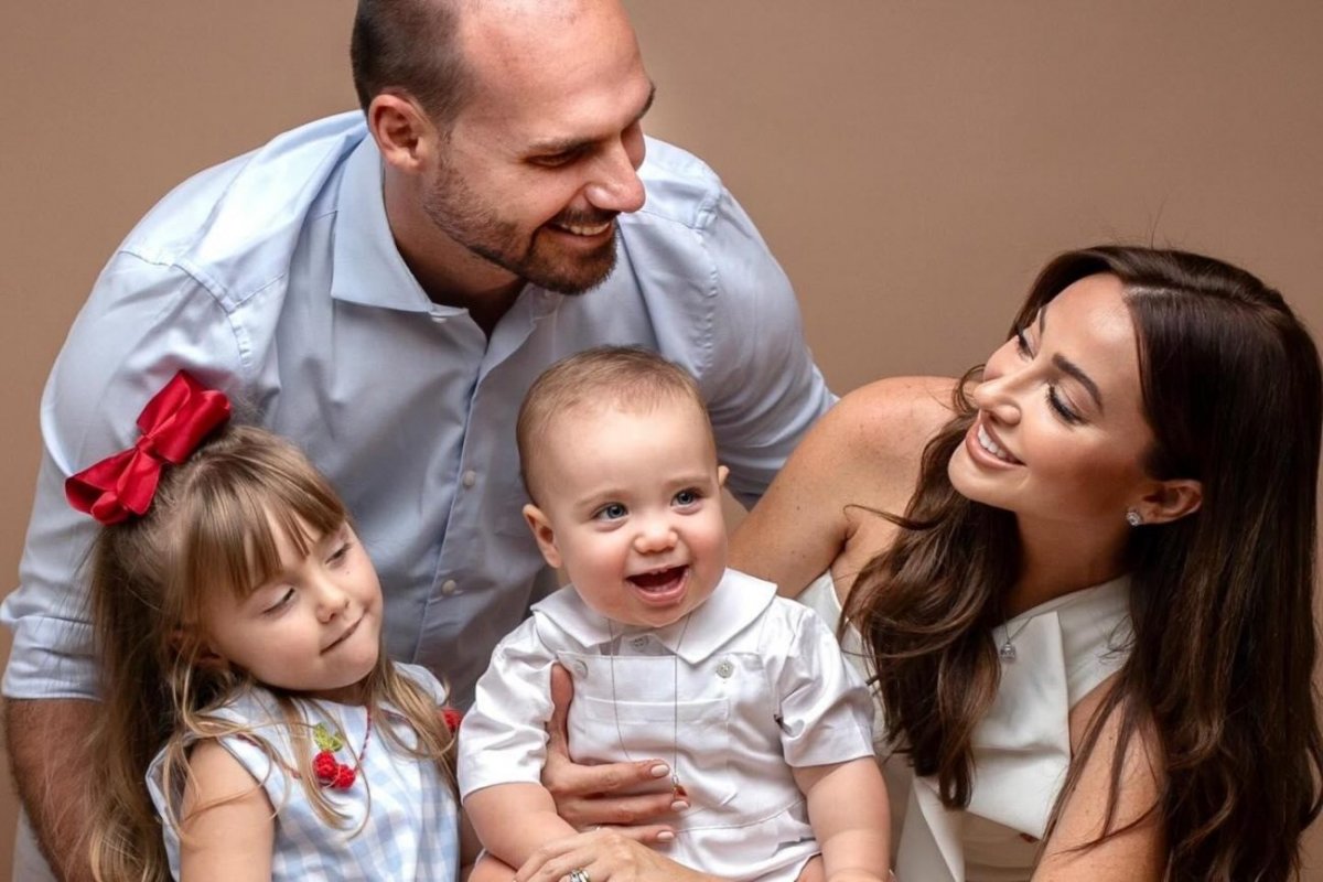 Além de Eduardo, Trump também deu green card à esposa dele e filhos 