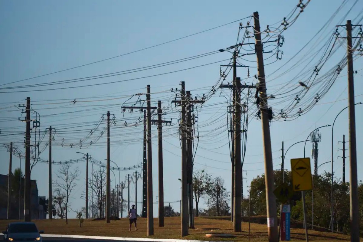 Mais de 330 mil famílias baianas podem perder benefício da Tarifa Social na conta de energia 