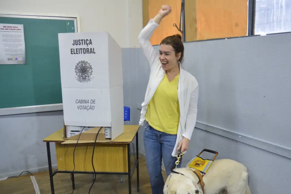 Brasil tem quase 2 milhões de eleitores com deficiência, aponta TSE