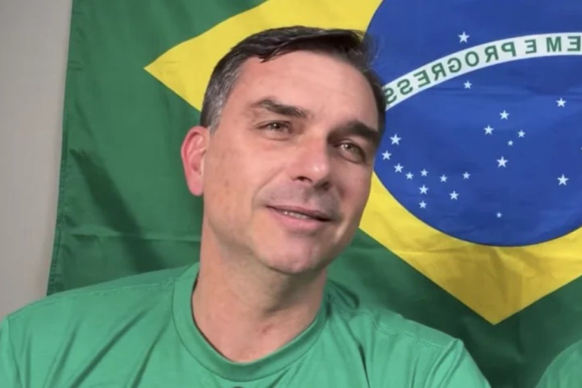 PT aciona TSE após falas de Flávio sobre urnas eletrônicas