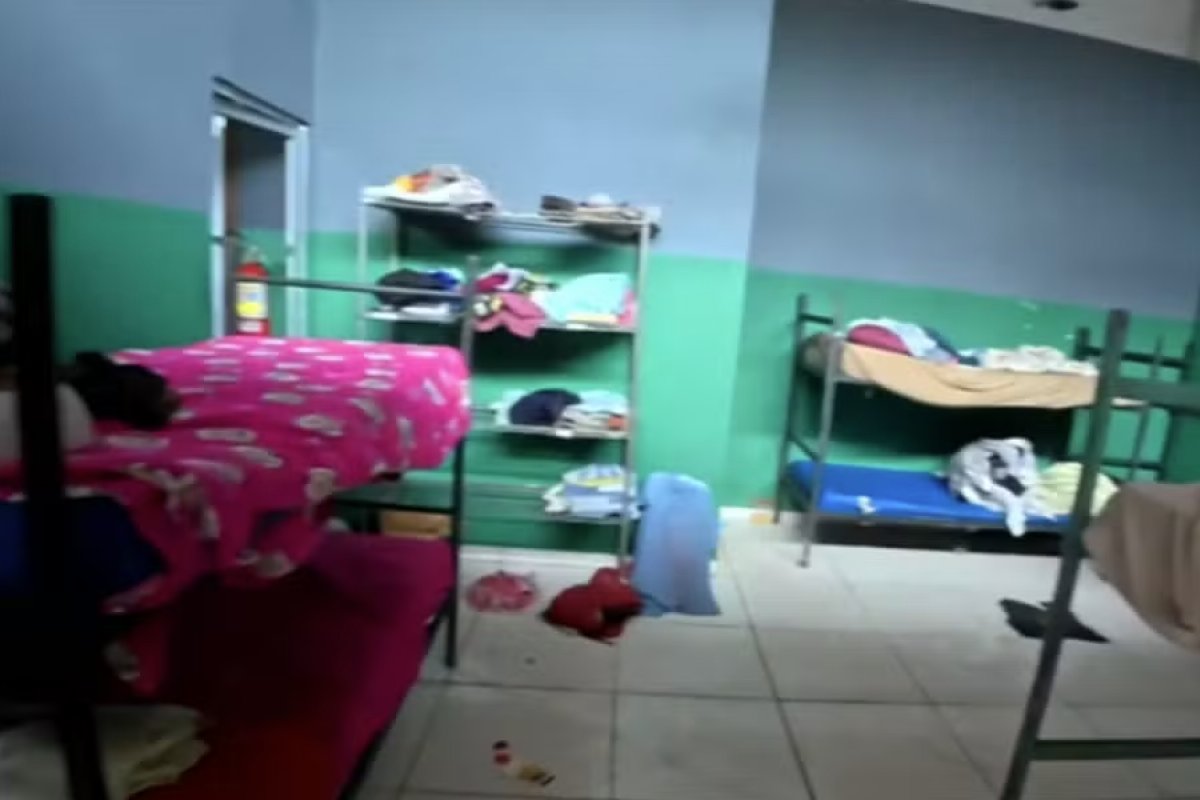 Quase 40 pacientes são resgatados de clínica de reabilitação após denúncia de tortura 