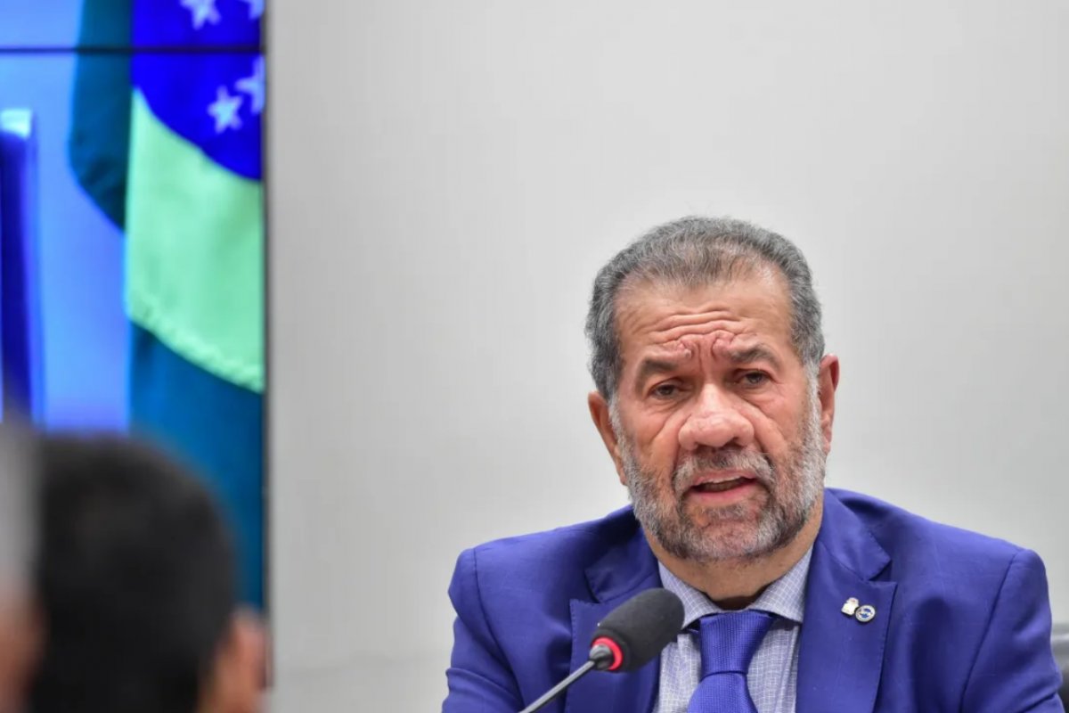 PDT diz ao STF que Carlos Lupi não interfere na destinação de emendas parlamentares